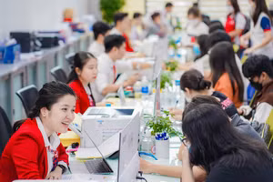 Chuyên viên tuyển sinh Trường ĐH Kinh tế - Tài chính TPHCM tư vấn phương thức xét tuyển.