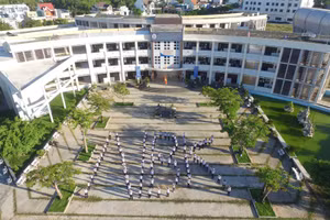 Trường THPT chuyên Nguyễn Bỉnh Khiêm (Tam Kỳ, Quảng Nam).