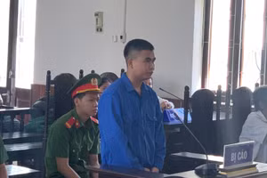 A Tri tại phiên tòa xét xử.