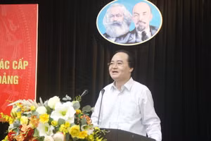 Bộ trưởng Phùng Xuân Nhạ báo cáo tại Hội nghị Báo cáo viên Trung ương tháng 9/2020 và tập huấn công tác tuyên truyền Đại hội Đảng bộ các cấp tiến tới Đại hội Đại biểu toàn quốc lần thứ XIII của Đảng.