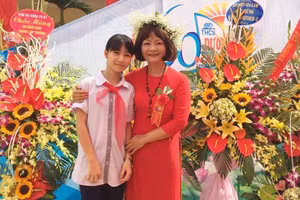 Cô trò Trường THCS Dương Xá (Gia Lâm, Hà Nội) cùng lưu lại khoảnh khắc đáng nhớ bên mái trường thân yêu.