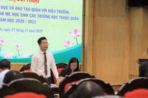 Trưởng Phòng GD&ĐT Ba Đình Lê Đức Thuận trong buổi đối thoại.