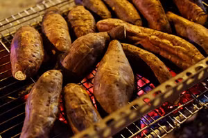 Vợ chồng gặp họa vì... củ khoai nướng