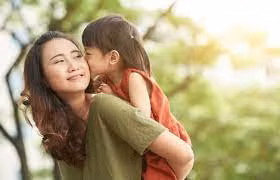 Mẹ đơn thân cần làm gì để tránh tổn thương con cái khi muốn đi bước nữa?