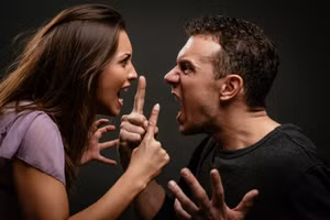 Tức lộn ruột vì chồng... sành điệu