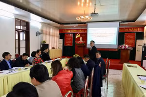 GS.TS Lê Anh Vinh – Phó Viện trưởng phụ trách Viện KHGD Việt Nam phát biểu trao đổi Kế hoạch phát triển giáo dục Tuyên Quang giai đoạn 2021-2030.