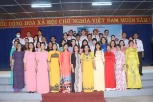 Tập thể cán bộ, giáo viên, nhân viên nhà trường