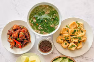 Mâm cơm 100.000 vừa đẹp vừa tươm tất của cô gái trẻ nhận "mưa" lời khen 