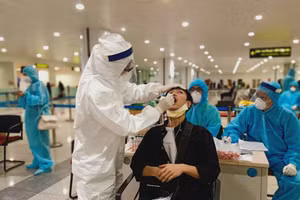 Phân luồng, xét nghiệm ngẫu nhiên người từ TP Hồ Chí Minh về Hà Nội qua sân bay Nội Bài