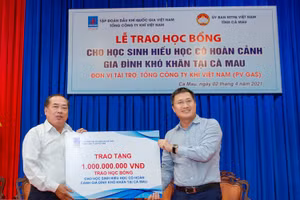 PV GAS trao 500 suất học bổng cho học sinh nghèo hiếu học tỉnh Cà Mau