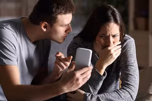 Một năm sau lần ngoại tình, vợ nhắn tin khẳng định vẫn còn yêu thương tôi (Ảnh minh họa).