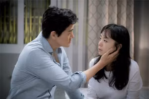 Nghe lén vợ tương lai nói chuyện với mẹ đẻ, chồng sốc nặng 