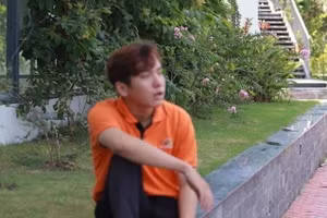 Nhờ bạn thân chụp ảnh và cái kết cười ra nước mắt