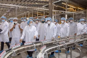 Thủ tướng đánh giá cao tinh thần chủ động phòng, chống dịch Covid-19 của Vinamilk và các doanh nghiệp