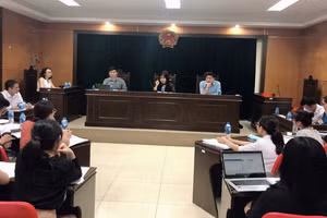Phiên trọng tài giả định trong chương trình thạc sĩ Luật kinh tế.