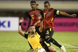 Vì Covid-19 khiến Brunei (áo vàng) không thể dự AFF Cup 2020.
