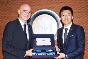 Chủ tịch Inter Milan Steven Zhang và Chủ tịch FIFA Gianni Infantino.