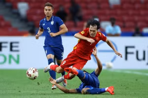 Văn Toàn trong trận bán kết lượt đi AFF Cup 2020 với Thái Lan.