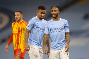 Sterling và Jesus được đem ra làm "mồi nhử" để Man City lấy Kane từ Tottenham.