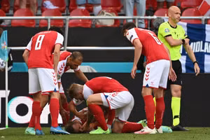 Eriksen đột quỵ ở phút 43 trận Đan Mạch thua Phần Lan 0-1.