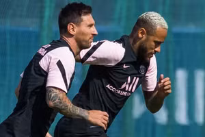Messi và Neymar đang hưởng "lương cứng" cao nhất thế giới năm 2021.