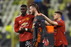 Tương lai của thủ thành De Gea tại Man Utd như "chỉ mành treo truông".