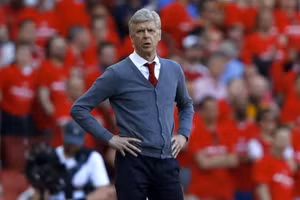 Cựu HLV Wenger hối hận vì cố níu kéo ở lại Arsenal.