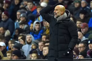 Pep Guardiola trong chiến thắng 2-1 của Man City trước Aston Villa.