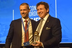 Chủ tịch UEFA và Chủ tịch Conmebol đồng xác nhận tổ chức Siêu cúp quốc tế vào năm 2022.