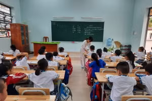 Các thiết bị hiện đại như bảng tương tác, tivi thông minh,... còn ít (Ảnh:Giáo viên cung cấp)