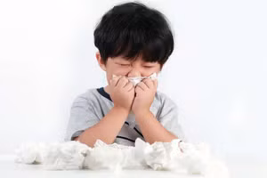 Thời tiết lạnh làm gia tăng nguy cơ mắc bệnh đặc biệt là đối với trẻ em. Ảnh minh họa.