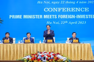 Thủ tướng Chính phủ Phạm Minh Chính chủ trì Hội nghị gặp mặt các nhà đầu tư nước ngoài - Ảnh: VGP/Nhật Bắc