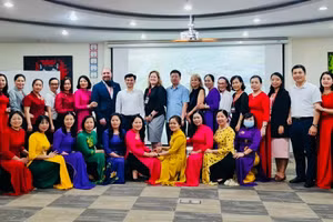 Đoàn công tác Ngành giáo dục thành phố Lào Cai. 