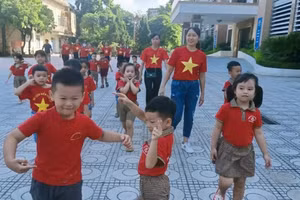 Cô giáo Trương Ngọc Điệp luôn đổi mới phương pháp trong nuôi dạy trẻ. 