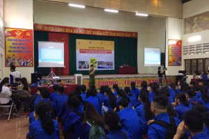 Trường THPT Văn Lãng tổ chức truyền thông phòng ngừa thuốc lá cho học sinh toàn trường. Ảnh: NVCC.