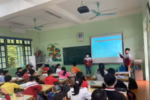 Học sinh tiểu học thành phố Lào Cai trở lại học trực tiếp từ 14/3.