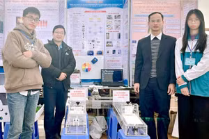 Đại diện nhóm báo cáo kết quả tại Cuộc thi Khoa học kỹ thuật học sinh trung học tỉnh Thái Bình năm 2023. Ảnh: NVCC