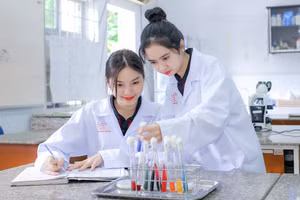 Sinh viên Khoa Công nghệ sinh học, Trường Đại học Mở TPHCM. Ảnh: ITN