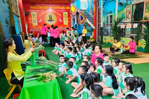 Không khí Giỗ Tổ Hùng Vương tại Trường Mầm non 19 Tháng 5. Ảnh: NQ