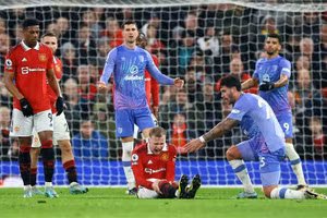 Tiền vệ Donny Van de Beek đang gặp phải rất nhiều khó khăn trong sự nghiệp.