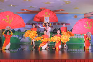 Văn nghệ chào mừng Hội thi