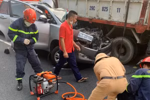 Hiện trường vụ tai nạn giao thông trên cao tốc Pháp Vân - Cầu Giẽ.