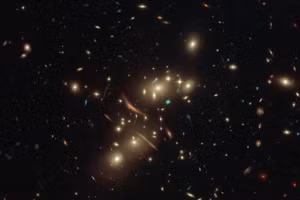 Cụm thiên hà Abell 2813 trong ảnh của kính thiên văn NASA Hubble. Ảnh: NASA/ESA.
