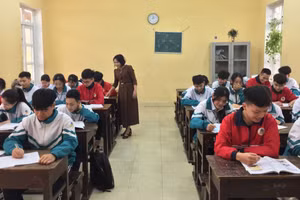 Giờ ôn tập tiếng Anh cho học sinh khối 12 của cô giáo Trương Thị Bích Ngọc.