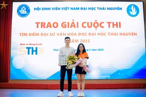 Nữ sinh dân tộc Nùng nỗ lực cống hiến cho phong trào thanh niên