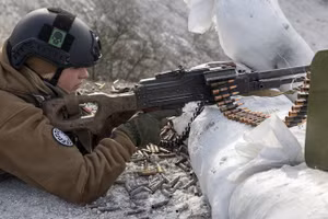 Binh sĩ Ukraine huấn luyện chiến đấu vào ngày 24/2/2023. (Ảnh: Getty Images)