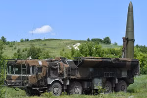 Một bệ phóng tên lửa Iskander-M của Nga trong quá trình hoạt động quân sự của Nga ở Ukraine (Ảnh: Sputnik)