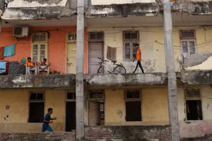 Người dân Mumbai liều mình bám trụ ở nhà tử thần