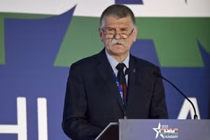 Ông Laszlo Kover có bài phát biểu của Hội nghị Hành động Chính trị Bảo thủ ở Budapest, Hungary ngày 20/5/2022. (Ảnh:AFP / Attila Kisbenedek )