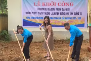 Đại diện các đơn vị thực hiện nghi thức khởi công.